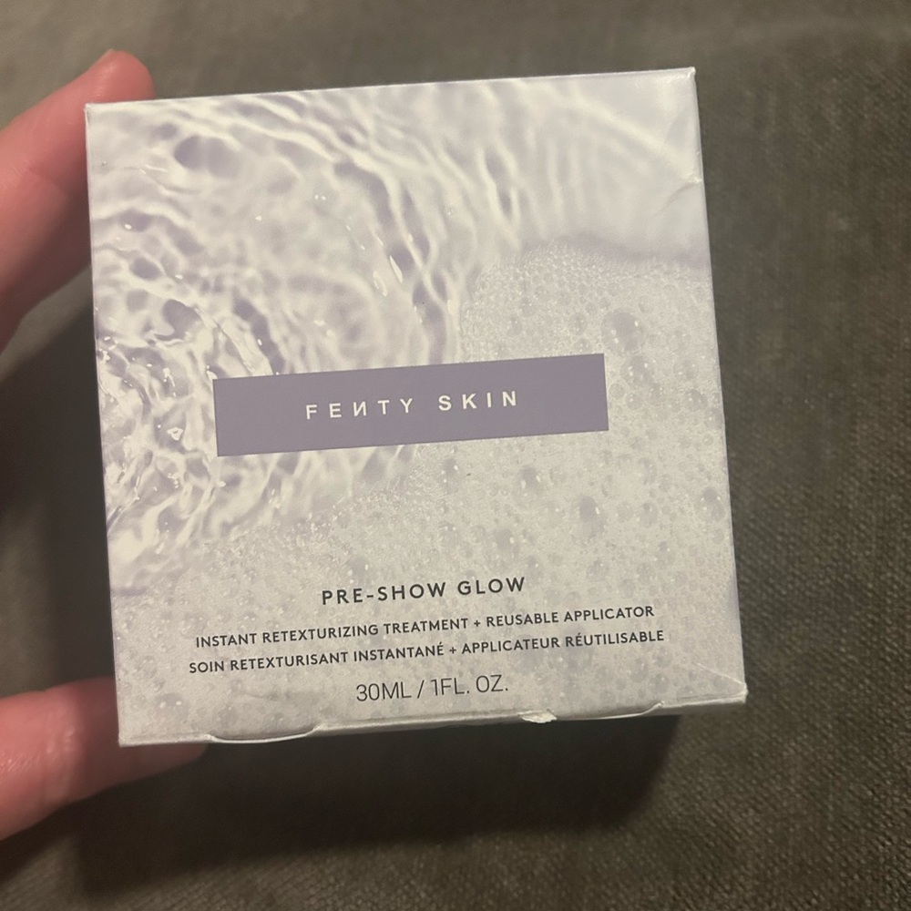 Fenty pre-show glow kit